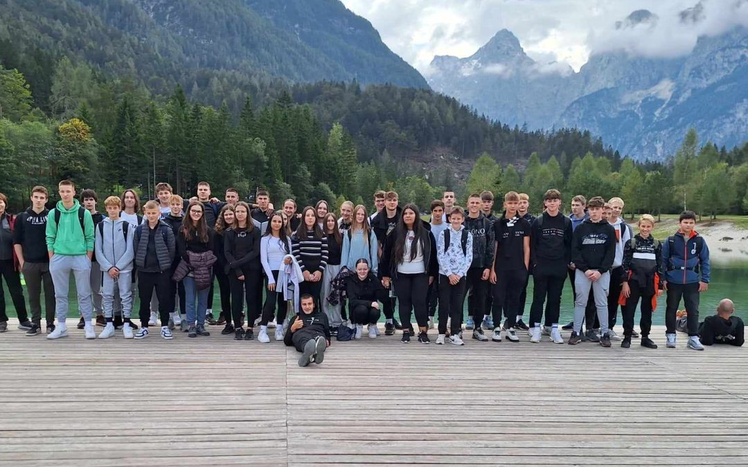 Devetošolci preživeli dan na Gorenjskem v znamenju narave, zgodovine in športnih doživetij